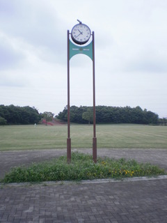 中央地区芝生広場時計塔.JPG